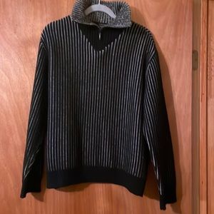 B & C Men’s pullover black & white sweater top w/large collar & short zip (mlb)